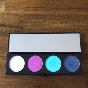 MAC Cosmetics Hello Kitty Eye Shadow Pallet